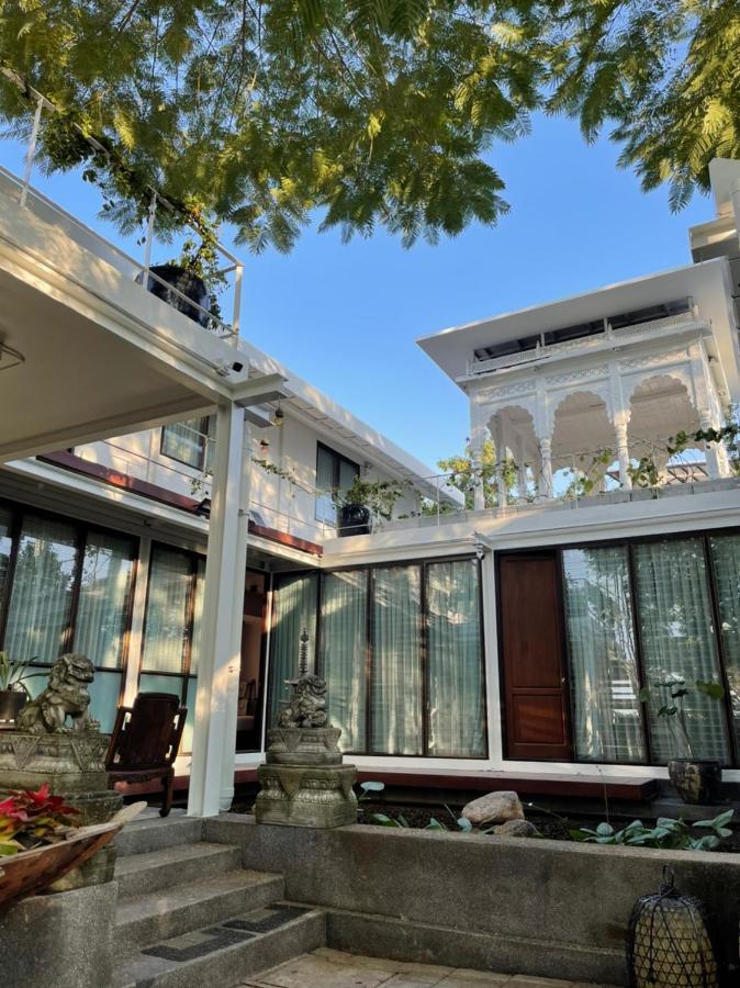 雅丽特内芒住宿加早餐旅馆 清邁 外观 照片